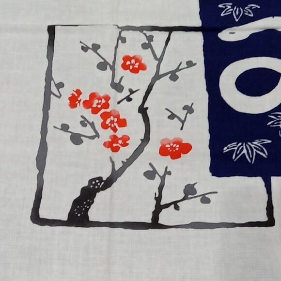 35"x13" piece of hand painted vintage silk Chinese fabric in excellent condition - Picture 3 of 7